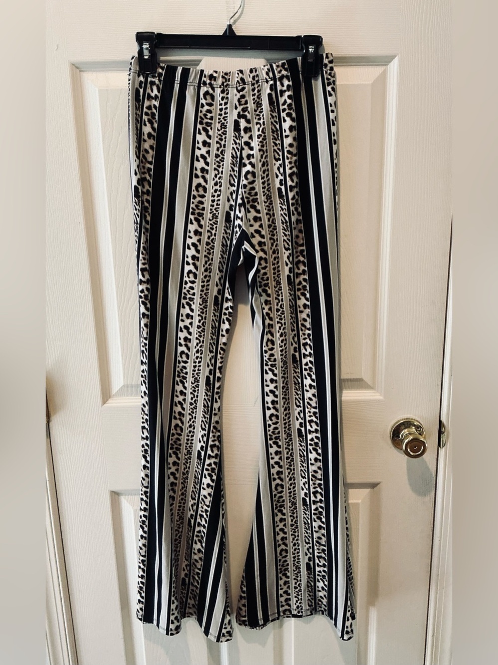 Vibe Boho Flowy Flare Yoga Pant Animal Print Buttery Soft Fitted Black Tan MED